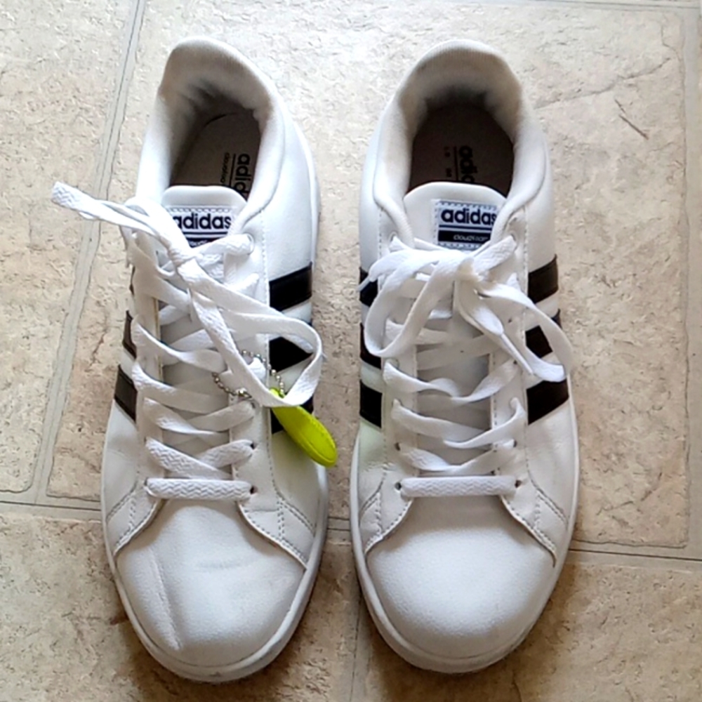 Women Adidas Cloudfoam Size 9